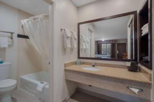 Queen Room with Two Queen Beds room in Best Western Norwalk Inn