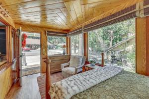 Cozy Forest Falls Rental Cabin Near Hiking Trails!