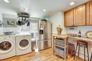 Cozy Forest Falls Rental Cabin Near Hiking Trails!