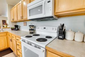 Ideally Located Nampa Home with Office Area and Patio!