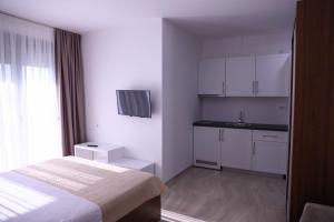 Hamptons Village Apartments Ada Bojana