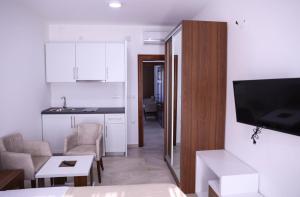 Hamptons Village Apartments Ada Bojana
