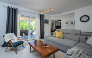 3 Bedroom Nice Home In Strmac 