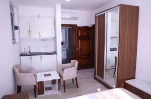 Hamptons Village Apartments Ada Bojana