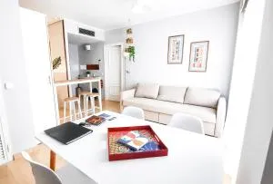 Sevilla Suite Torre Triana, parking free gratis! - Camas