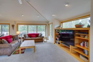 Sunriver Getaway with SHARC Waterpark Passes!