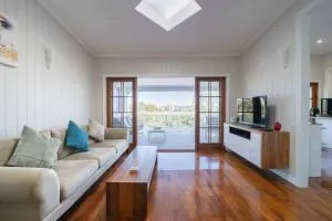 West End Luxury 4B3B Home w Parking and Home Pod Music System - Saint Lucia