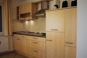 Roter Erik App 2, EG li