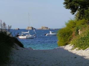 Maisons de vacances Set of 2 houses in Plougasnou, 300 m from the coast : photos des chambres