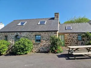 Breton property with sea view, Plougasnou - Kerven