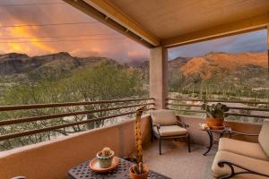STUNNING Views of Ventana Canyon, Mountains AND City Lights!