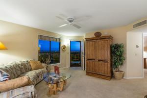 STUNNING Views of Ventana Canyon, Mountains AND City Lights!