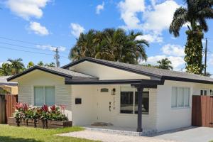 Newly Remodeled House in Miami - 3BR House with Private Yard - 5 Min ride to Hollywood Beach