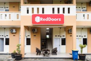 RedDoorz at Putri Syariah Brebes