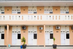 RedDoorz at Putri Syariah Brebes