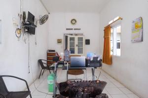 RedDoorz at Putri Syariah Brebes