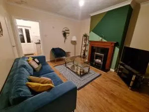 The Grove House with Free Parking - 科廷厄姆