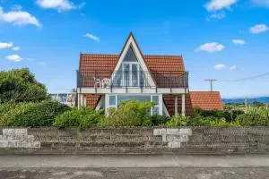 Alpha - Otaki Beach Holiday Home - Manakau