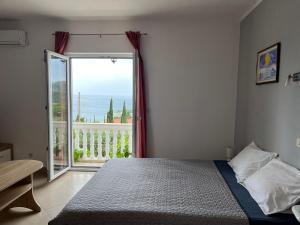 One-Bedroom Apartment with Balcony and Sea View room in Apartments Cvjetković