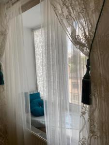 Центр. Поруч озеро та парк (5)