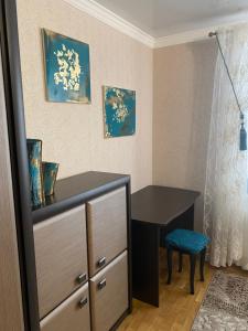 Центр. Поруч озеро та парк (5)