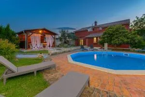 Villa Carla with private pool & kids playground - pet friendly - Mutvoran