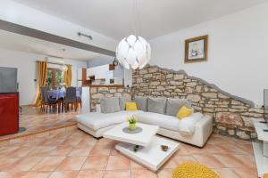 Villa Carla with private pool & kids playground - pet friendly