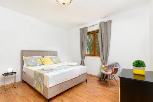 Villa Carla near Pula with private pool & kids playground up to 8 guests - pet friendly