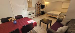 Spacious 110m2 2BR Basement Retreat, Jacuzzi, Table Tennis & Garden Access