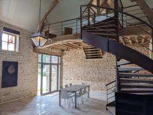 Maisons de vacances La Grange de la Porterie - Magnificent House and Barn Conversion in Historic village : photos des chambres