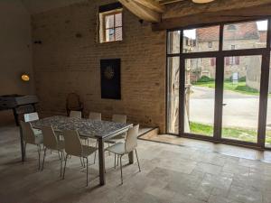 Maisons de vacances La Grange de la Porterie - Magnificent House and Barn Conversion in Historic village : photos des chambres