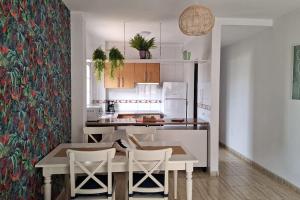 Tropical Apartment - Heated Pool