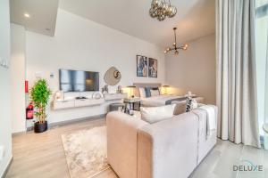 Striking Studio at Mesk 1 Midtown Dubai Production City by Deluxe Holiday Homes