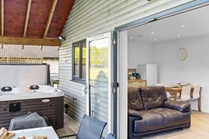 Kingfisher Lodge, Redlake Farm, Nr Glastonbury