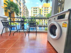 D14 Venetian Condo Resort Pattaya Pool Connected Netflix