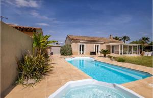 Maisons de vacances Amazing Home In La Crau With Outdoor Swimming Pool, Wifi And 3 Bedrooms : photos des chambres
