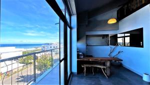 Phòng Gia đình Hướng biển (Sea View Family Room)