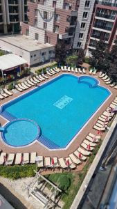 Deluxe Admiral Plaza