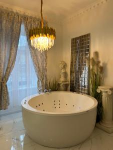 Tiltų 5 Jacuzzi Apartment