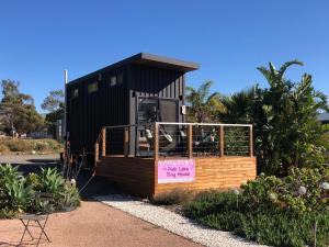 The Pink Lake Tiny House - Sakura