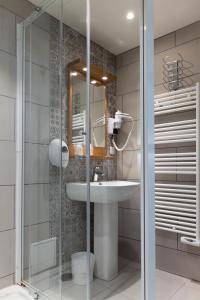 Hotels Hotel De L'univers : photos des chambres