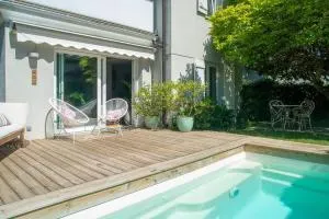 Villa con piscina privada en el centro de Pamplona - Mutilva Alta