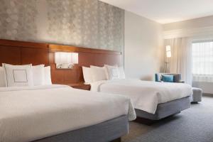 Queen Room with Two Queen Beds room in Courtyard Charlotte Airport North