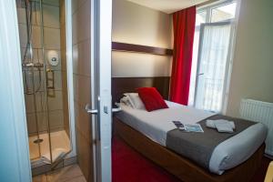 Hotels Hotel De L'univers : photos des chambres