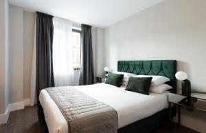 Oxford Street Fitzrovia Apartments by DMontrio