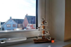Forth View- stylish upper apartment with sea views