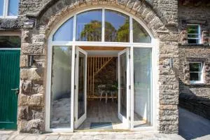 Stunning stone coach house - Strines