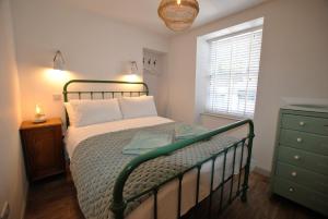 Puffin House- stylish home by the sea