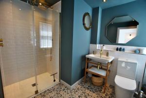 Puffin House- stylish home by the sea