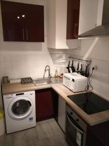 Comfortable & bright Parisian studio!